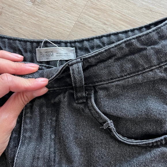 AS IS Zara mom-style stiff denim shorts in washed black, SZ likely 2 - Picture 4 of 9